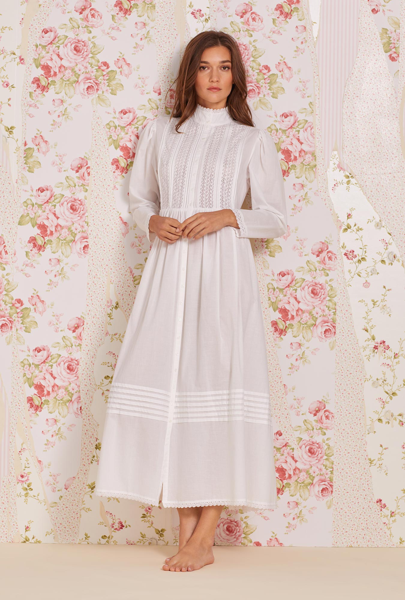 lace white dressing gown Bridal Robe Wedding Dressing Gown Boudoir Dress Photoshoot White Getting Ready Ivory Long Lace Robe Maxi Gepur Guipure Bride Morning