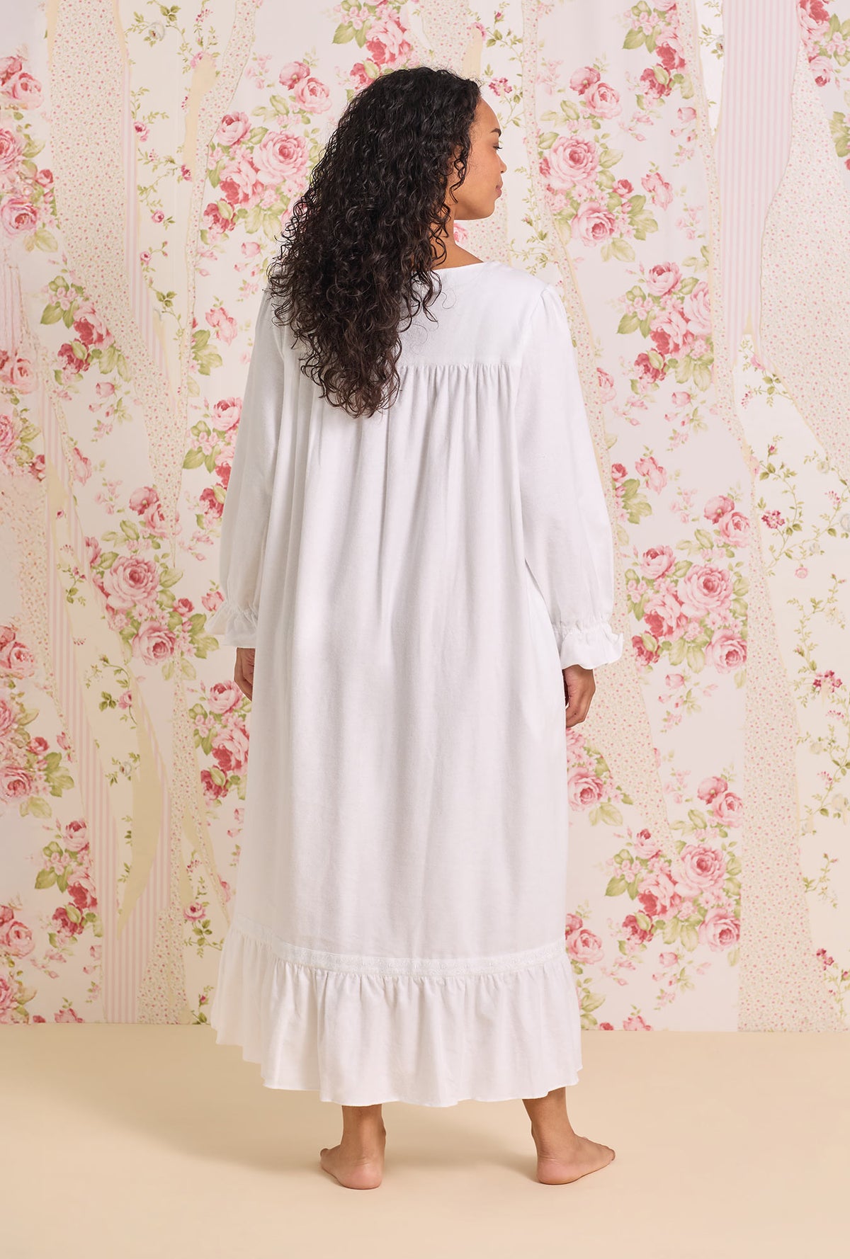 Iconic White Cotton Flannel Embroidery Long Nightgown