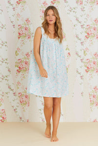 A lady wearing white sleeveless eileen short chemise with tuolumne meadow print.