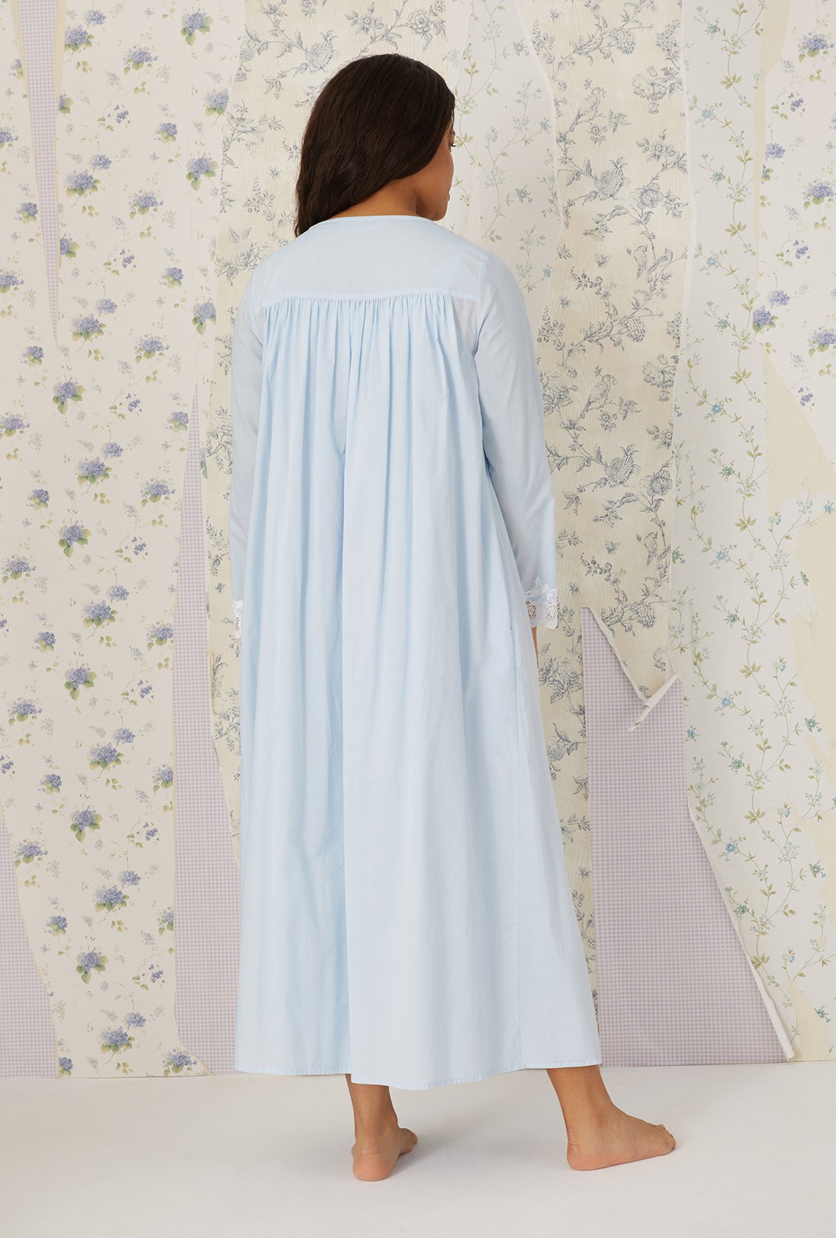 A lady wearing plus size light blue Florentine Lace Ballet Robe in a back view pose