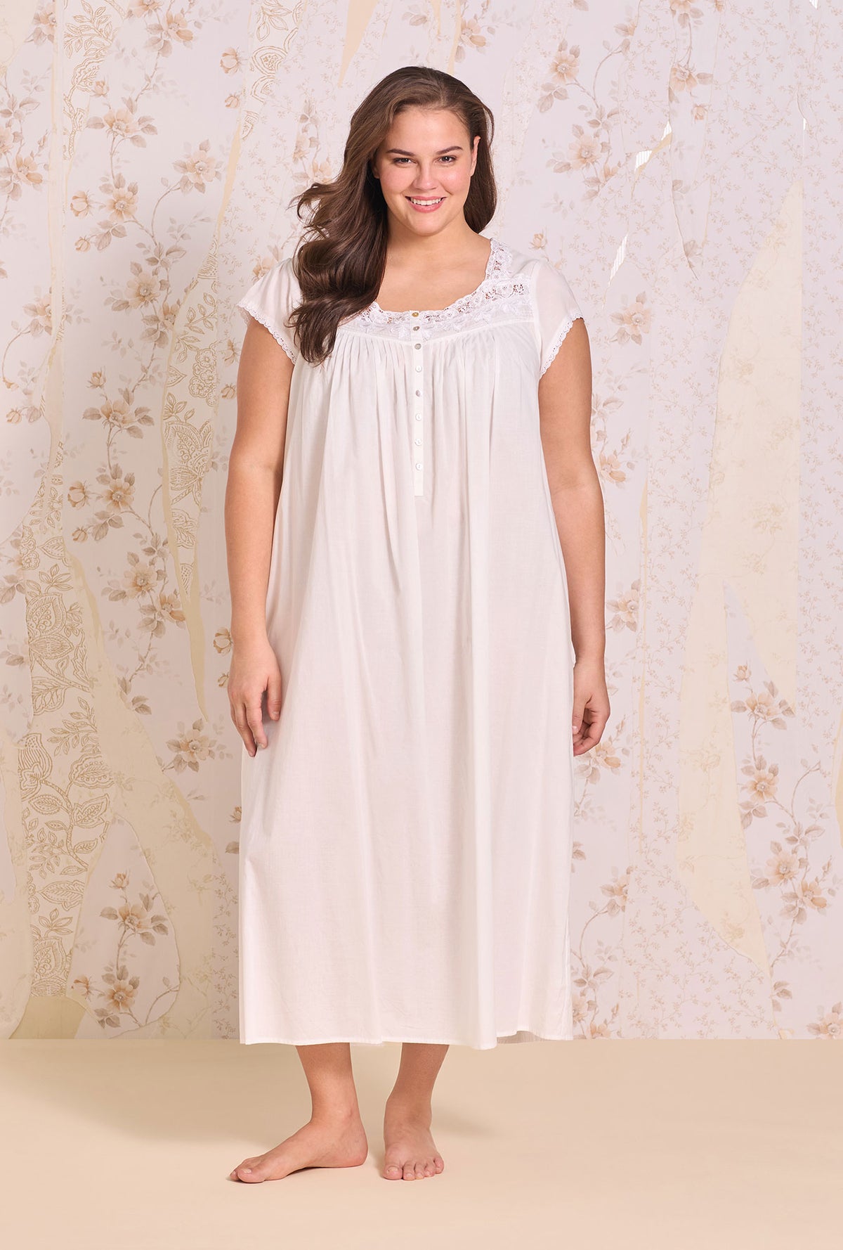 Florentine Lace Cap Sleeve Gown