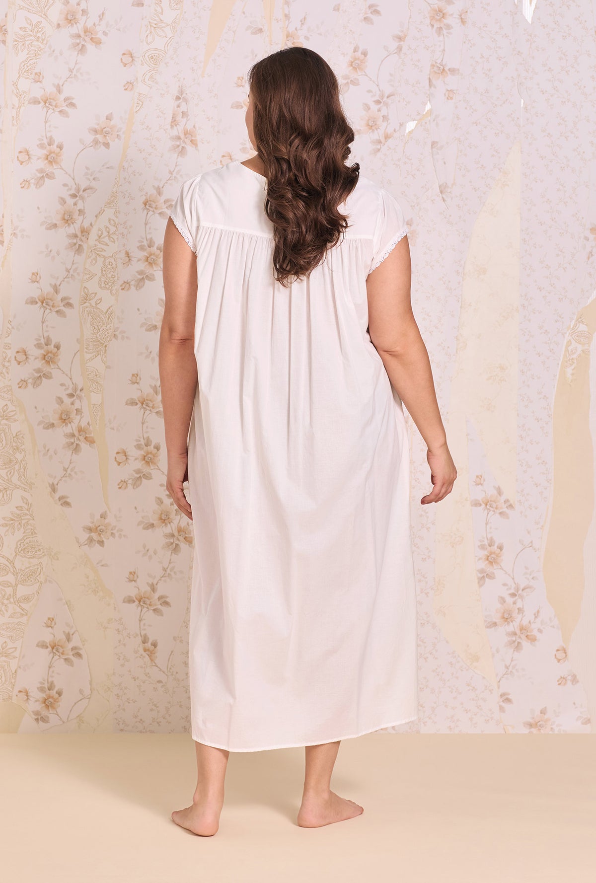 Florentine Lace Cap Sleeve Gown
