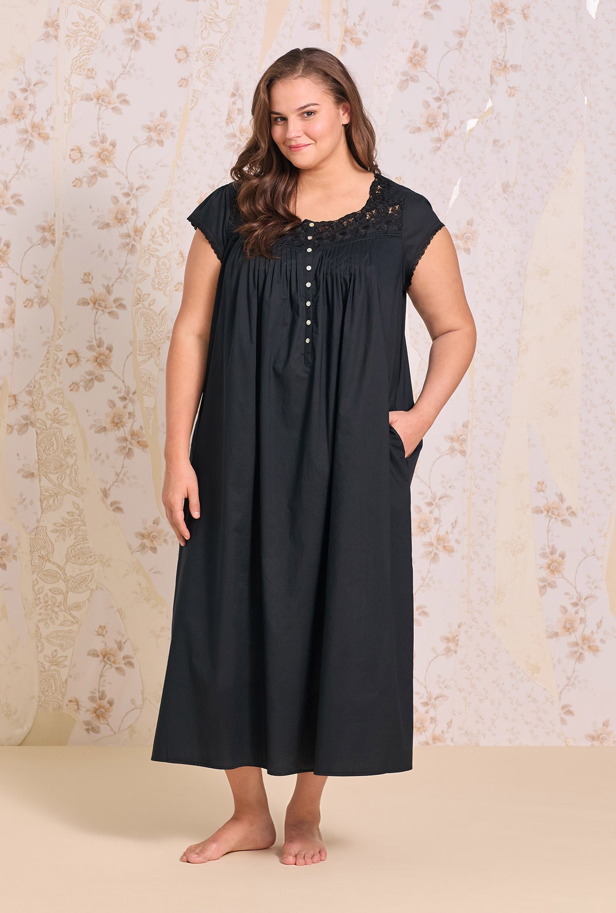 Florentine Lace Cap Sleeve Gown