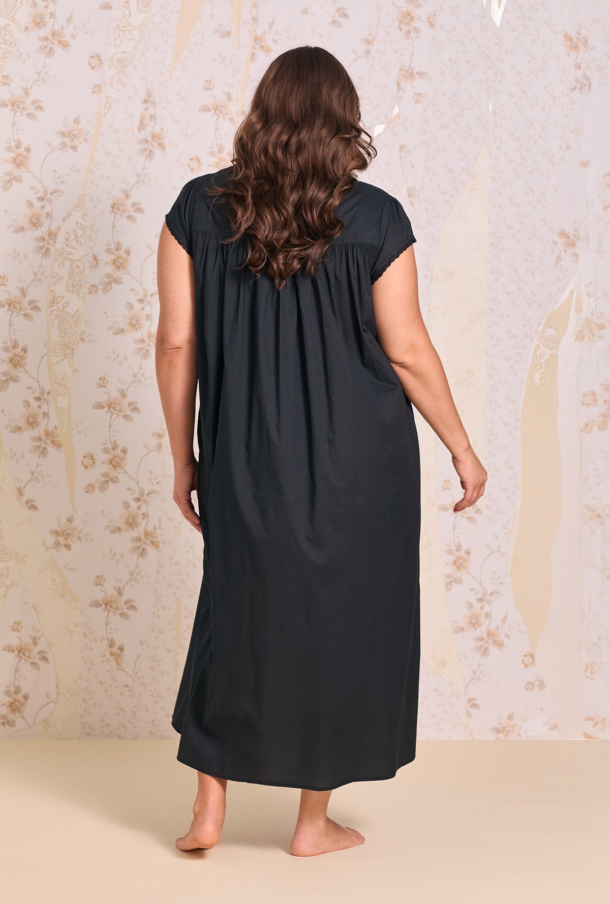 Florentine Lace Cap Sleeve Gown