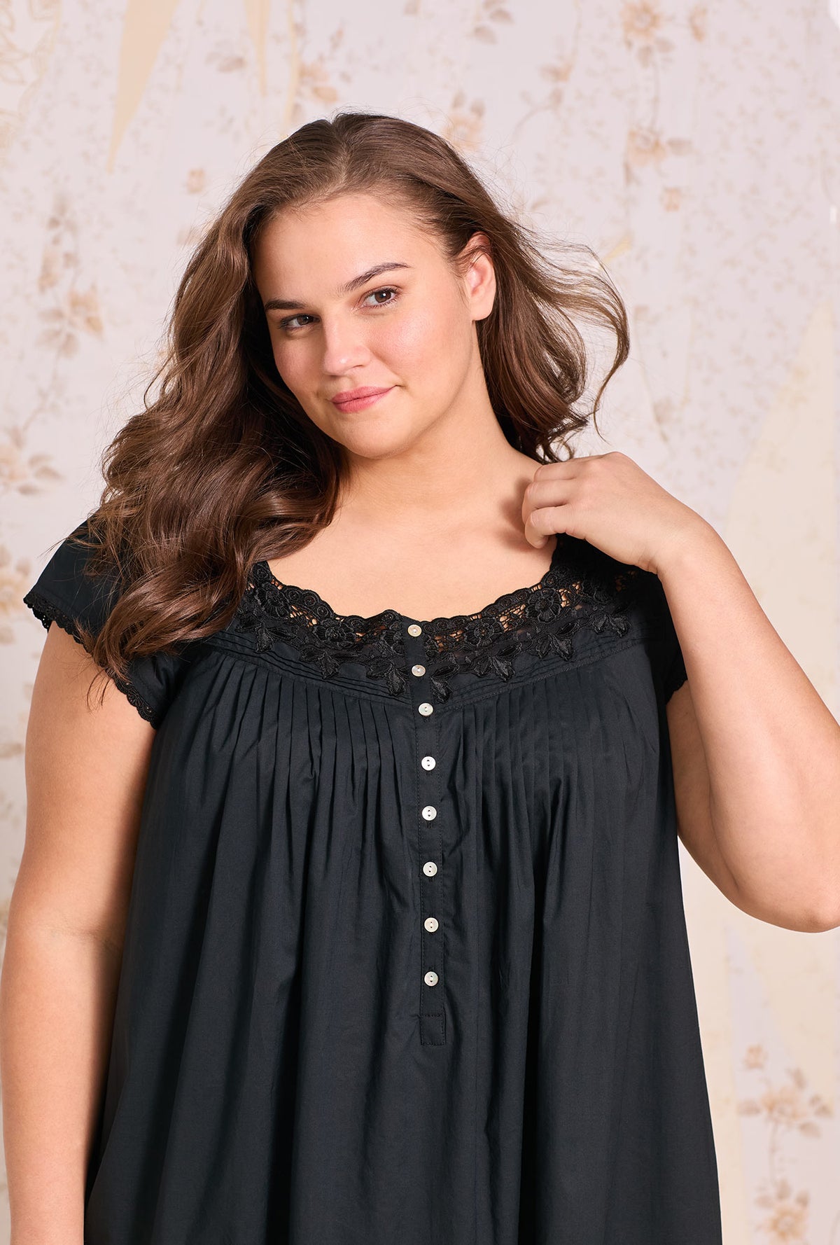 Florentine Lace Cap Sleeve Gown