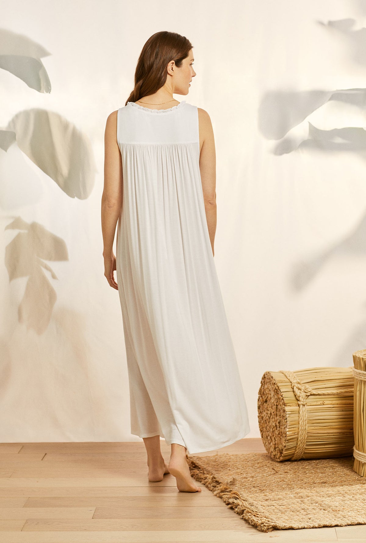 A lady wearing white sleeveless cassic knit eileen nightgown with tencel white dream pattern
