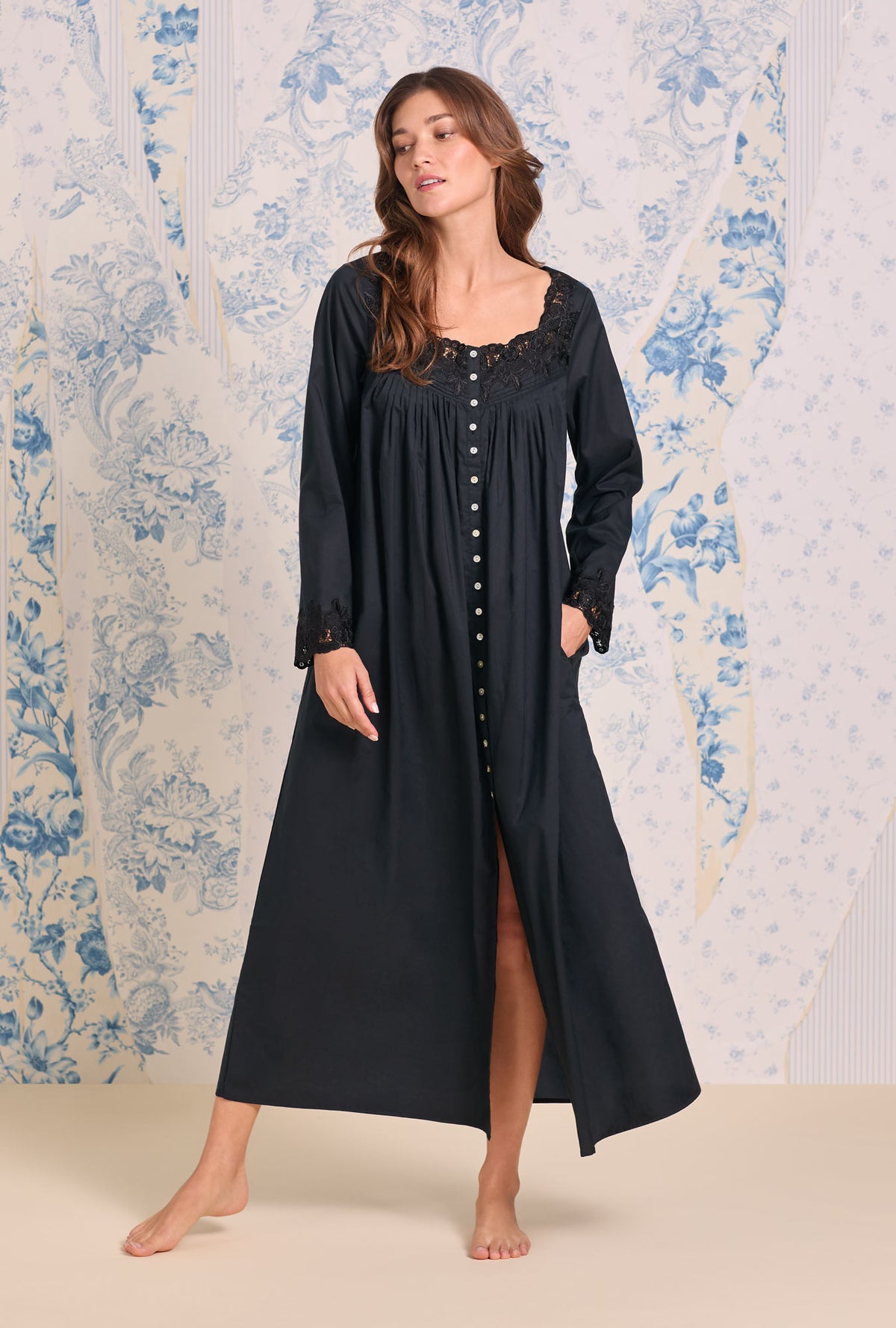 Florentine Lace Ballet Robe