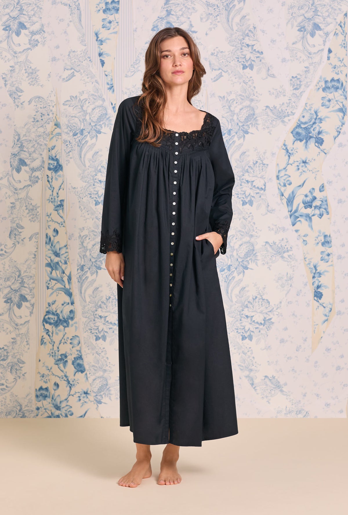 Florentine Lace Ballet Robe