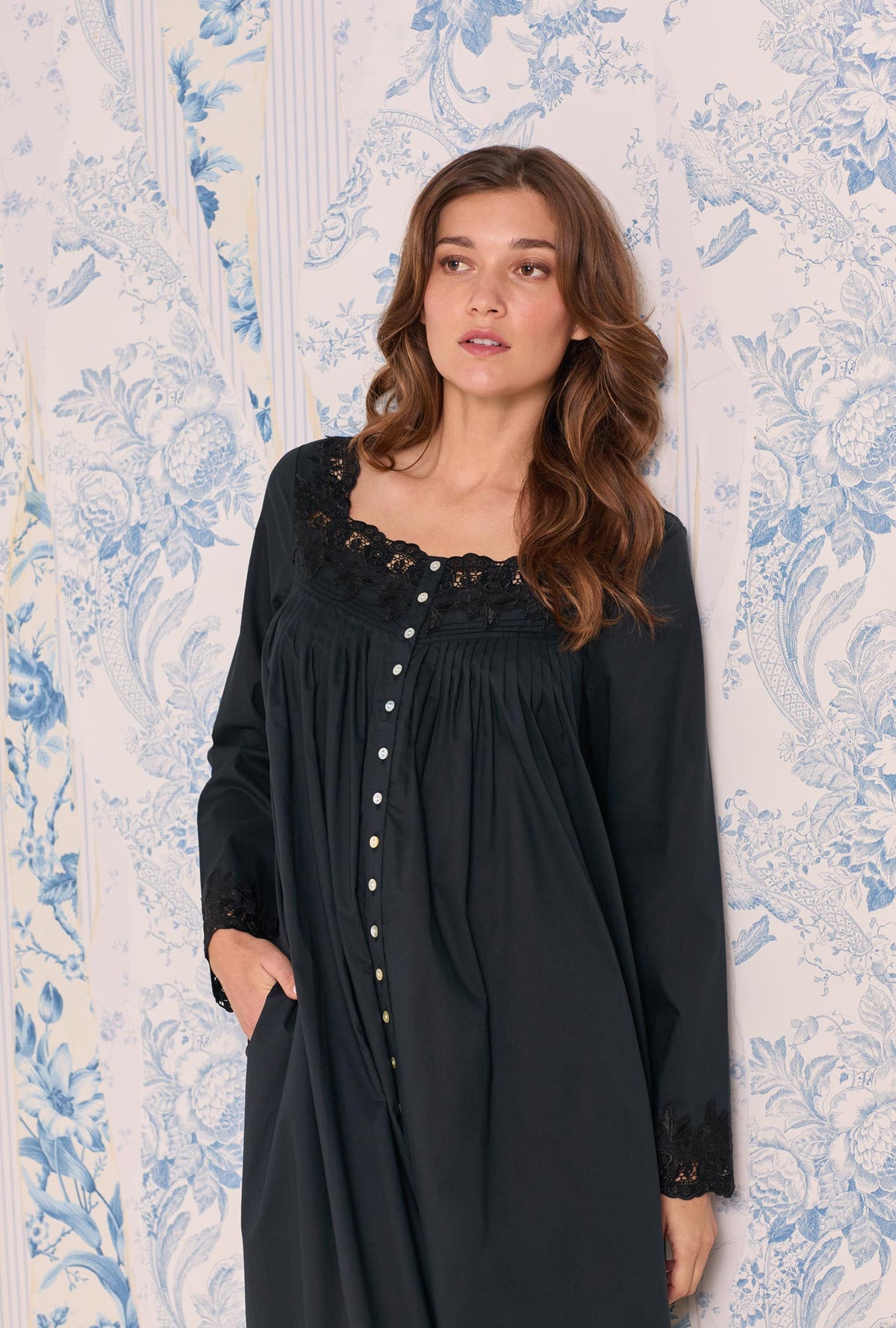 Florentine Lace Ballet Robe