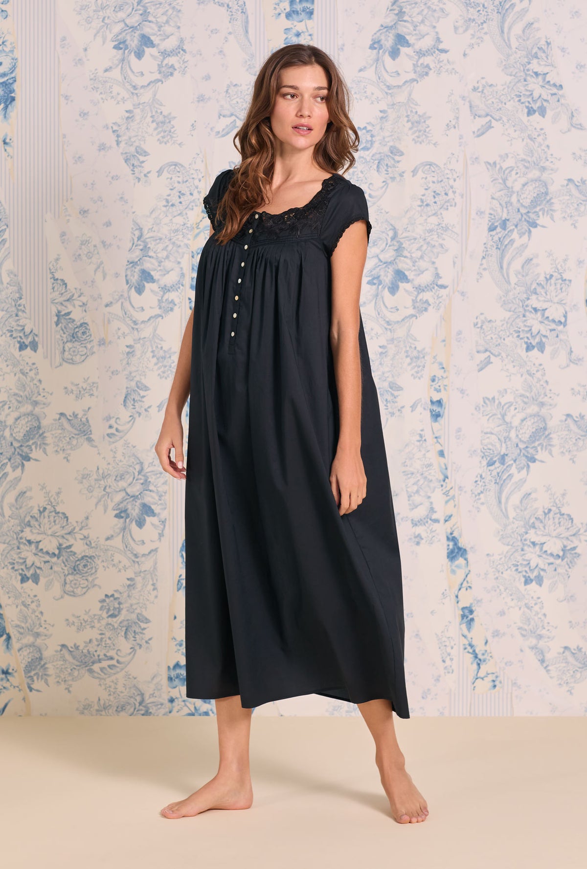 Florentine Lace Cap Sleeve Gown