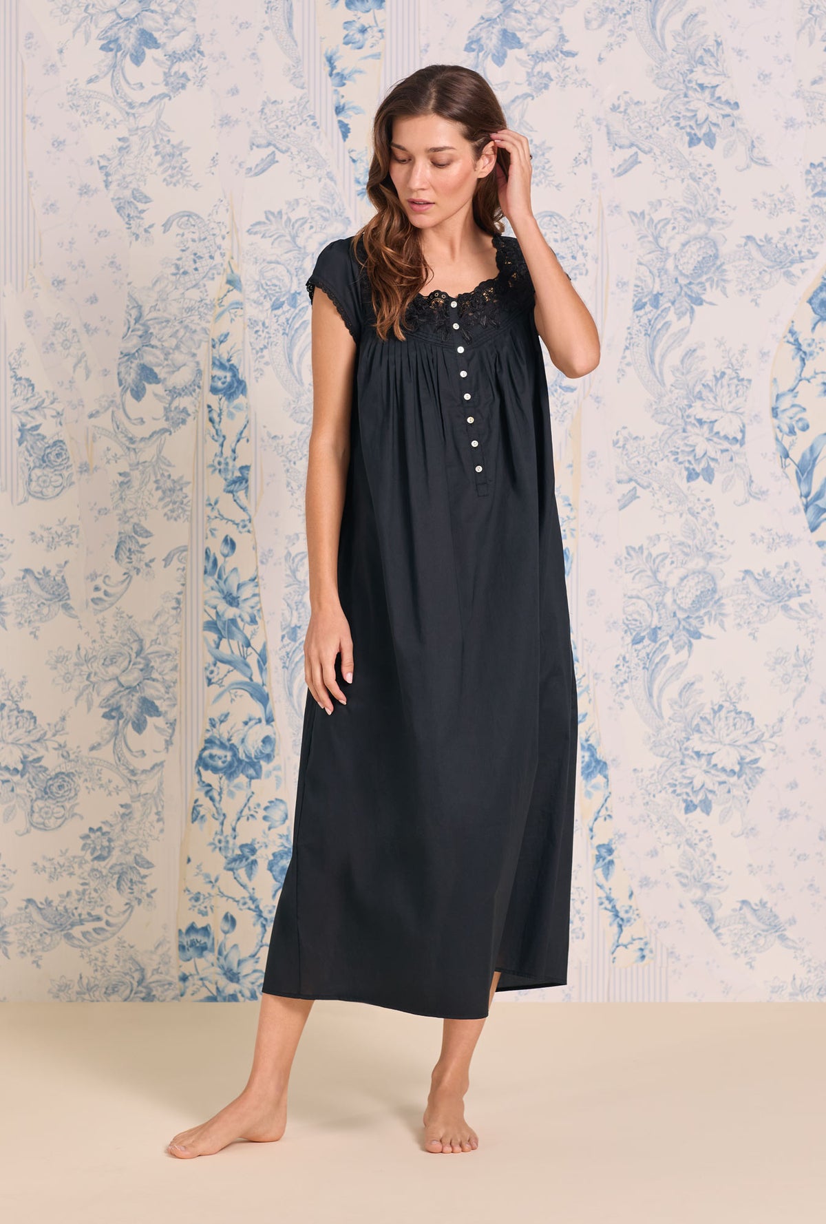 Florentine Lace Cap Sleeve Gown