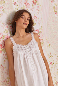 A lady wearing Cottage Dreams Chemise