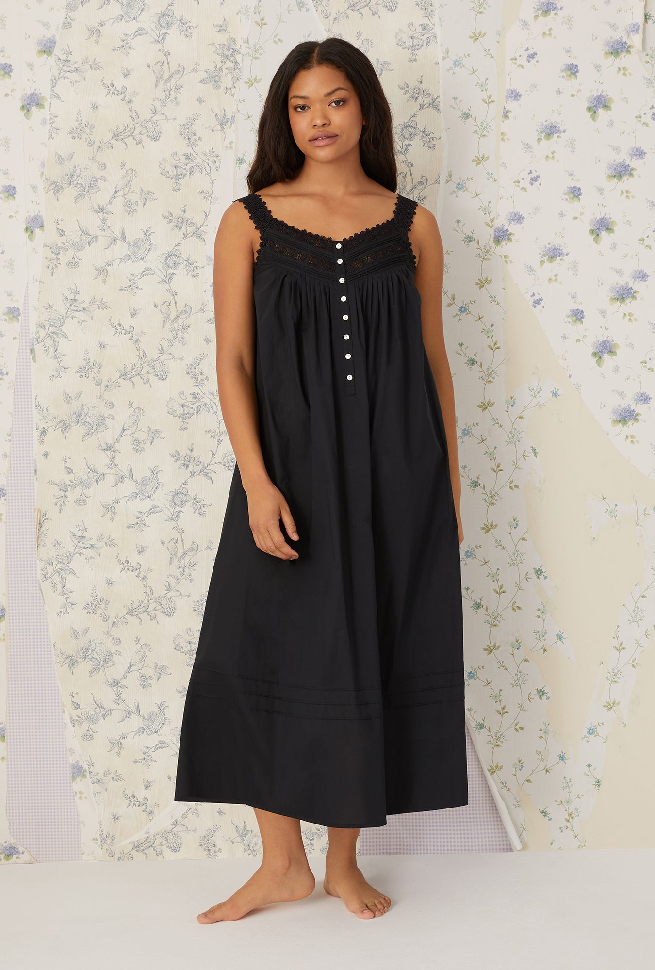 A lady wearing white sleeveless ballet gown.