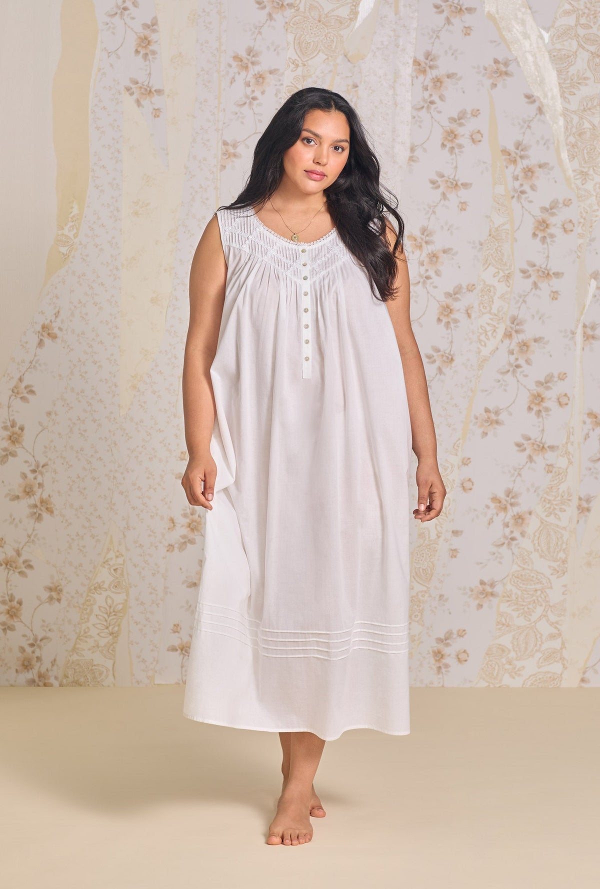 A lady wearing white sleeveless poetic ballet plus size gown.