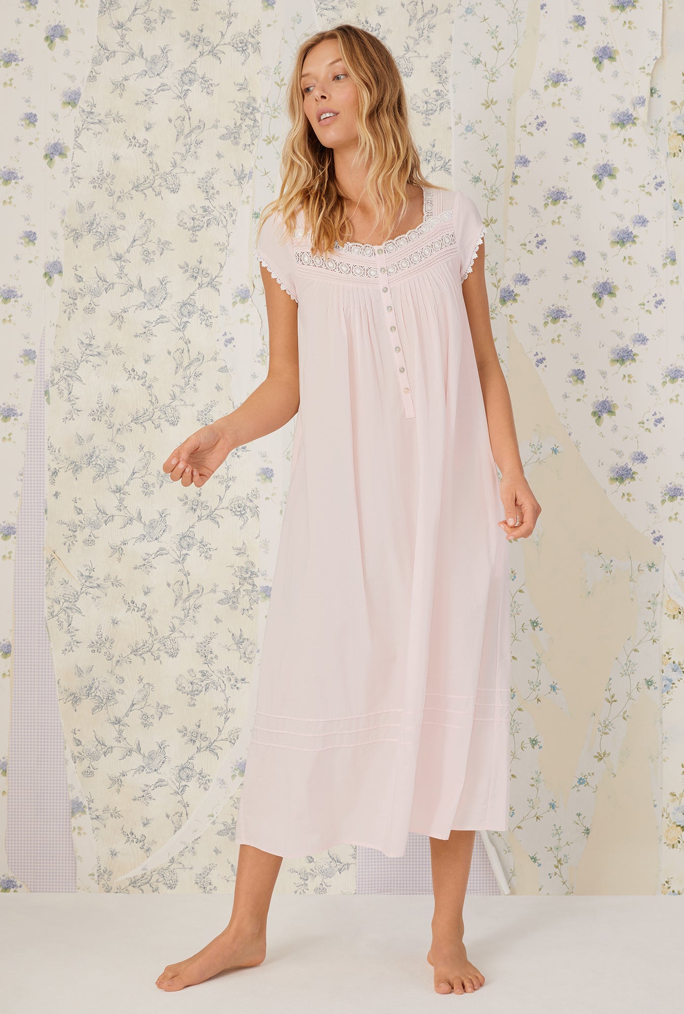 A lady wearing a white cap sleeve gown.