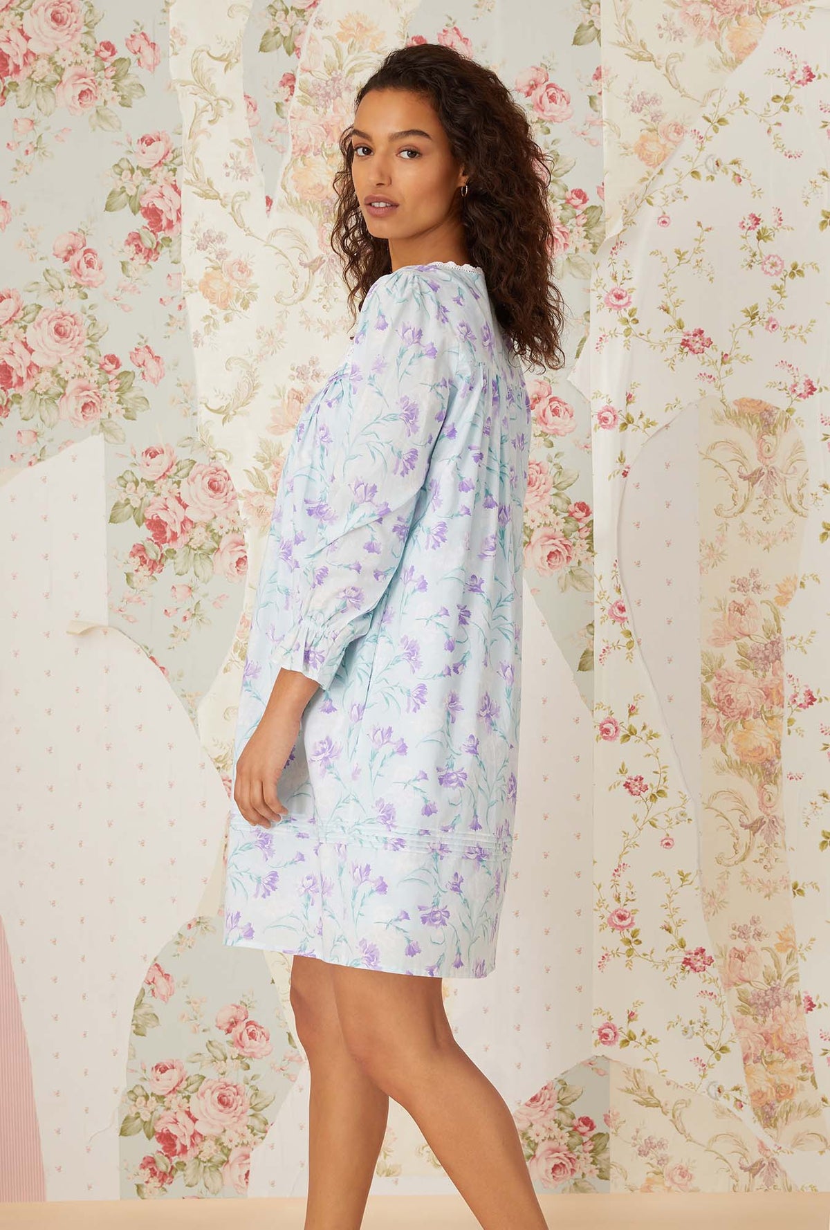 A lady wearing lavender carnations short robe.