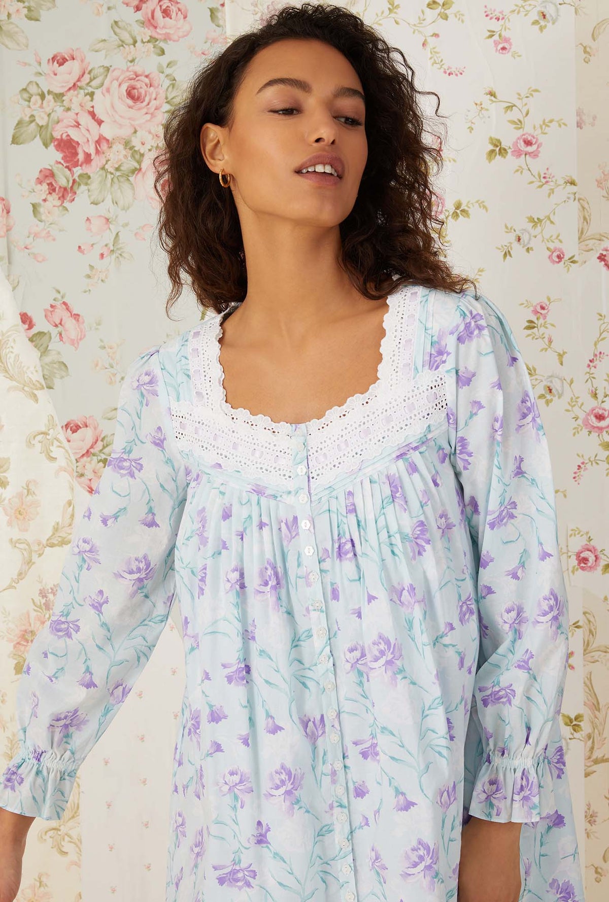 A lady wearing lavender carnations short robe.