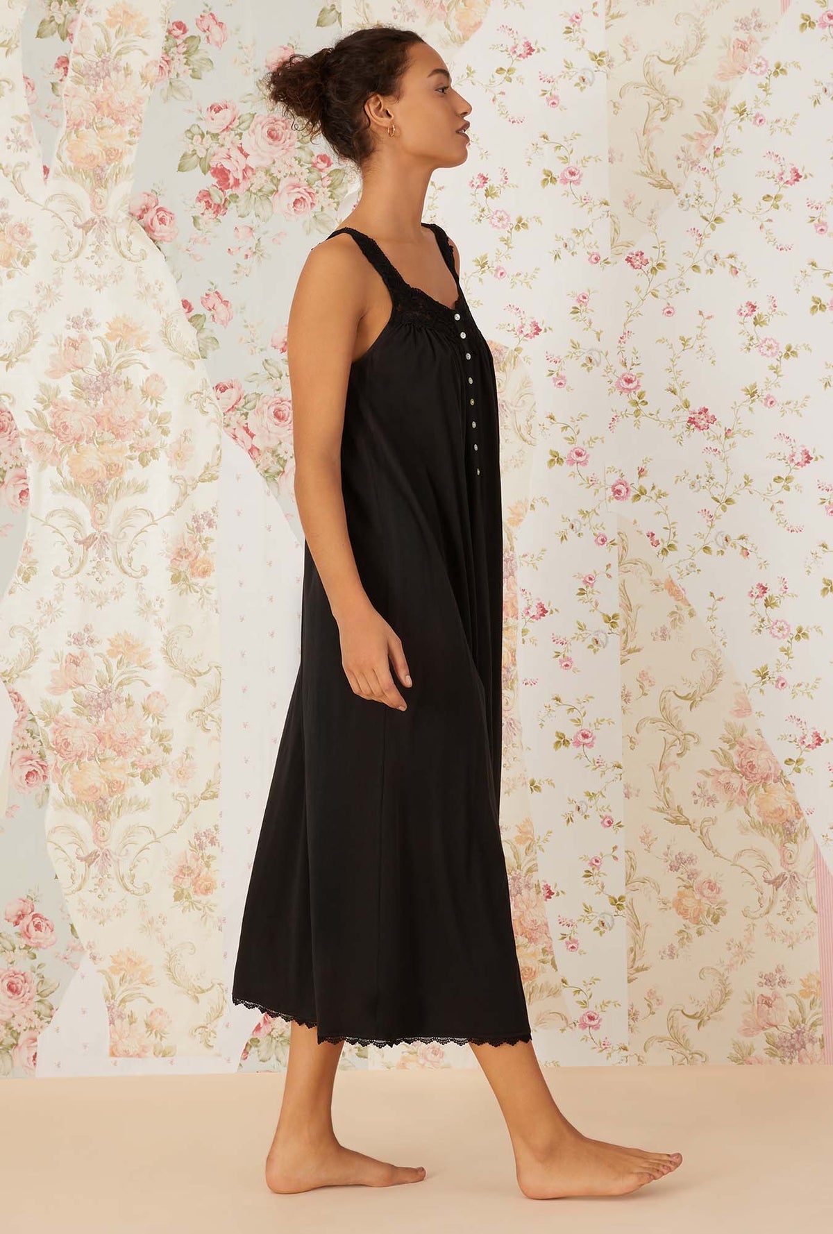 A lady wearing black sleeveless villa blanca knit ballet nightgown.