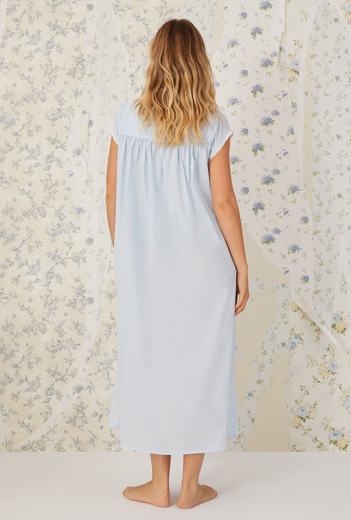 Florentine Lace Cap Sleeve Gown