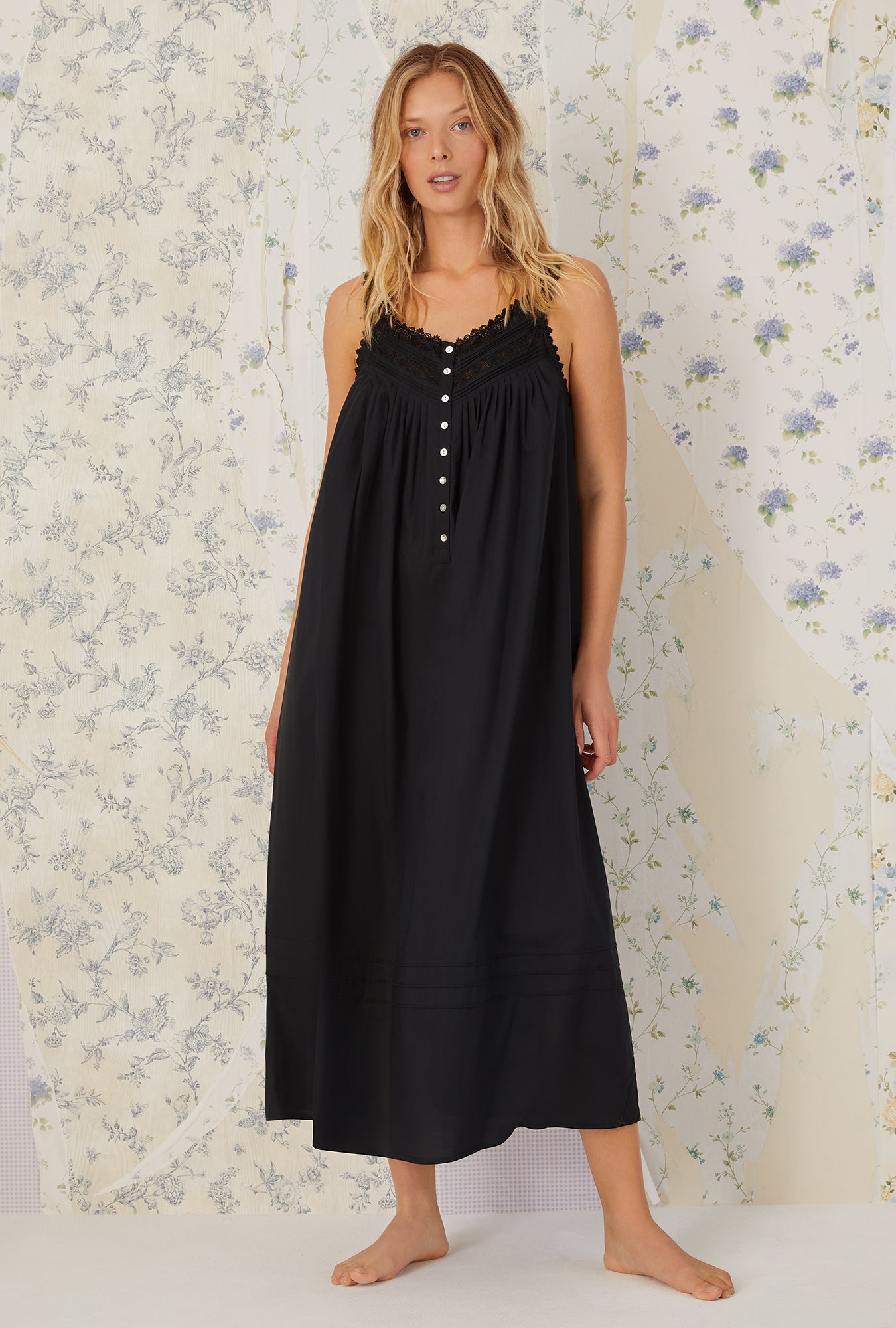 A lady wearing white sleeveless ballet gown.